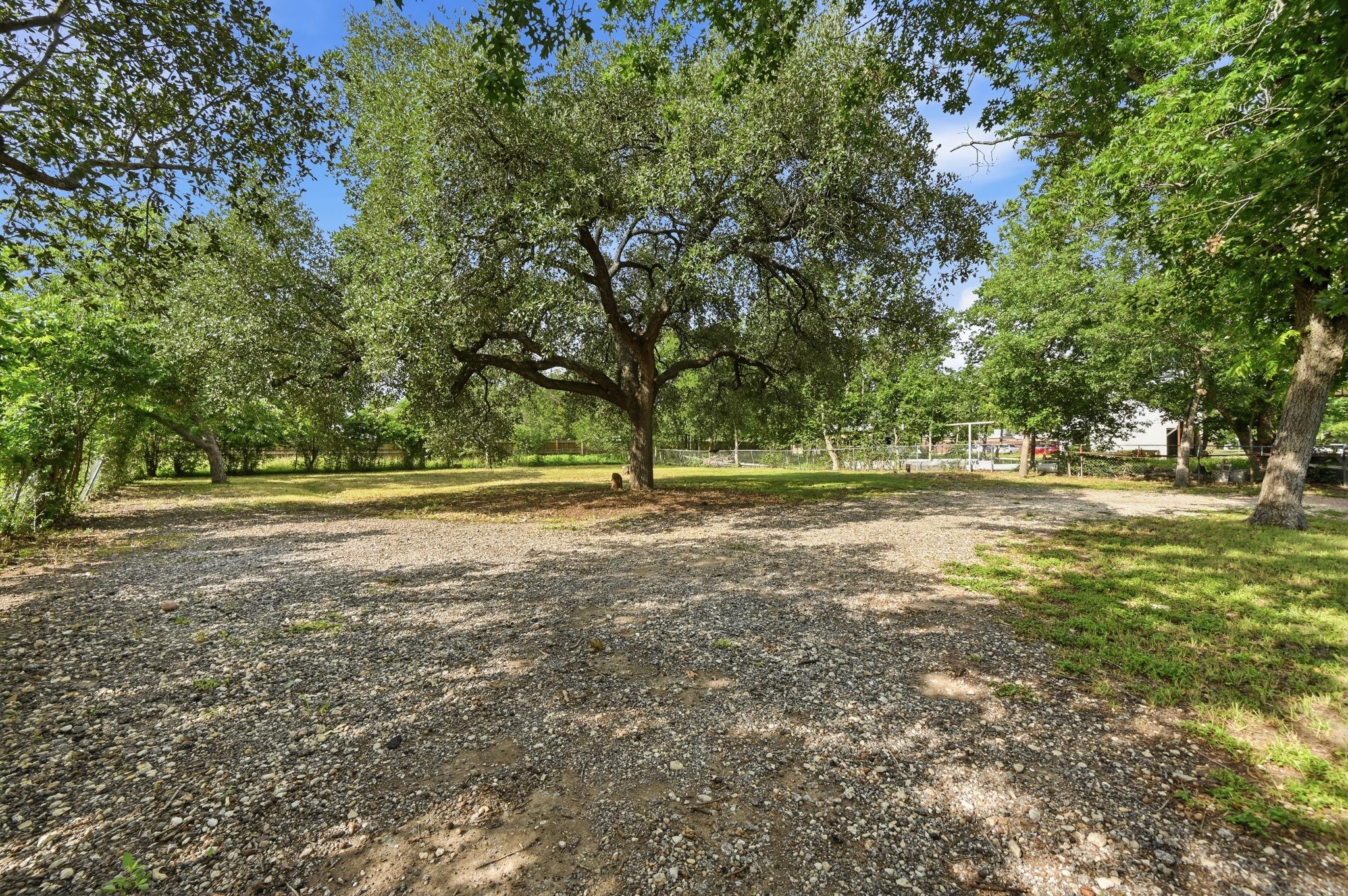 820 Bois D'Arc St, Lockhart, TX 78644