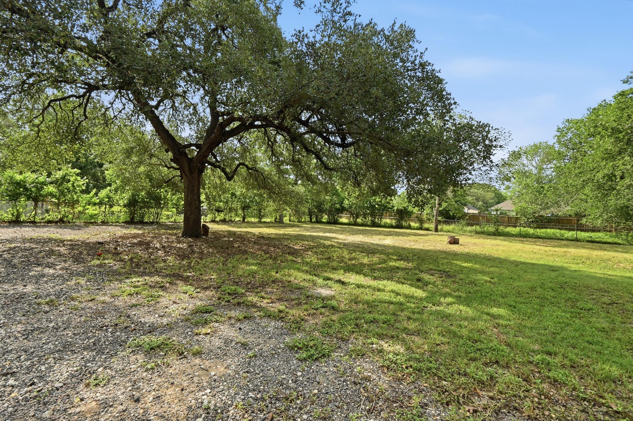 820 Bois D'Arc St, Lockhart, TX 78644