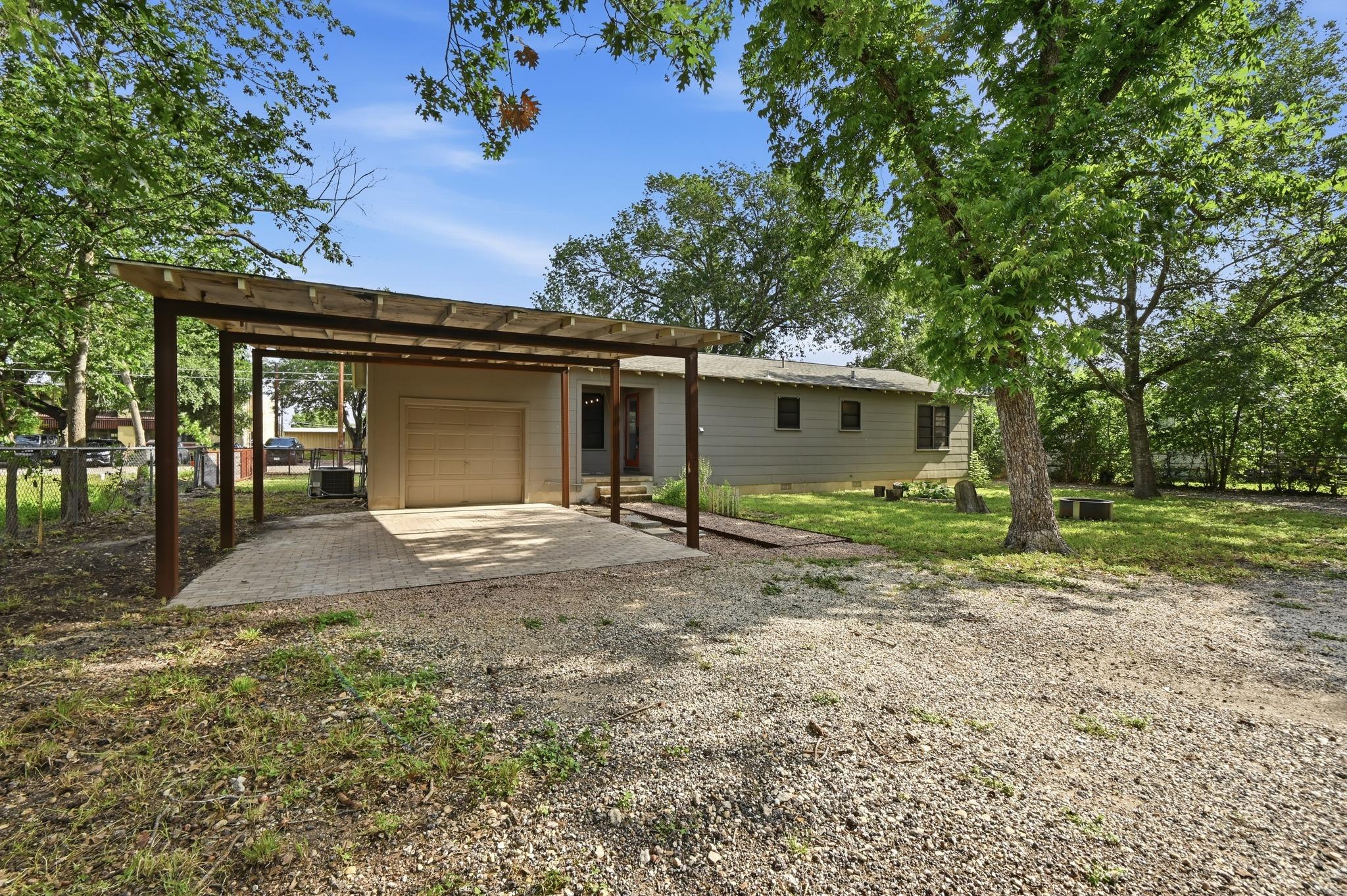 820 Bois D'Arc St, Lockhart, TX 78644