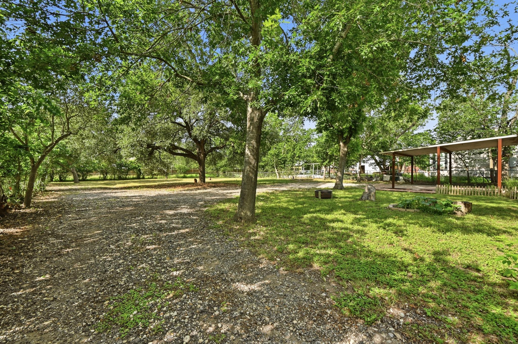 820 Bois D'Arc St, Lockhart, TX 78644