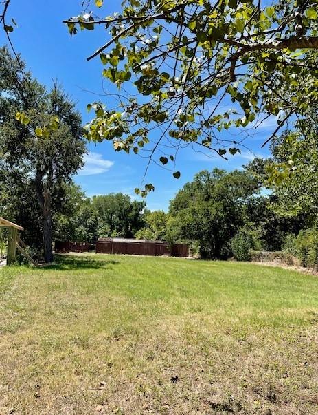 505 E 4th St, Cameron, TX 76520