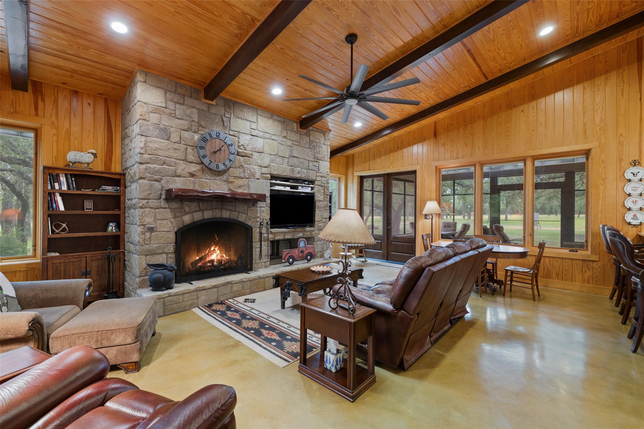 1241 Sandy Oaks Ranch Rd, Johnson City, TX 78636
