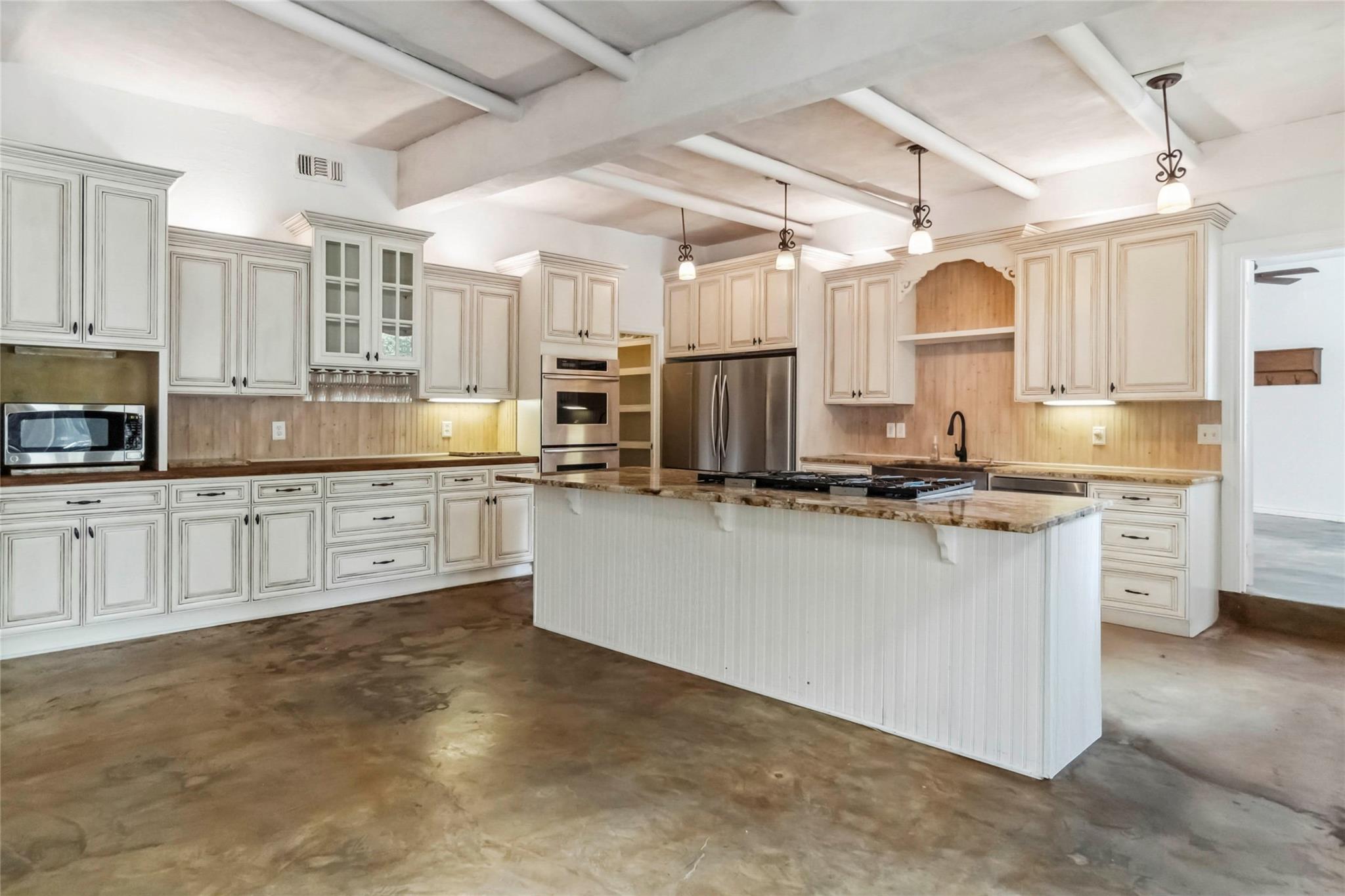 208 Old Potato Rd, Paige, TX 78659