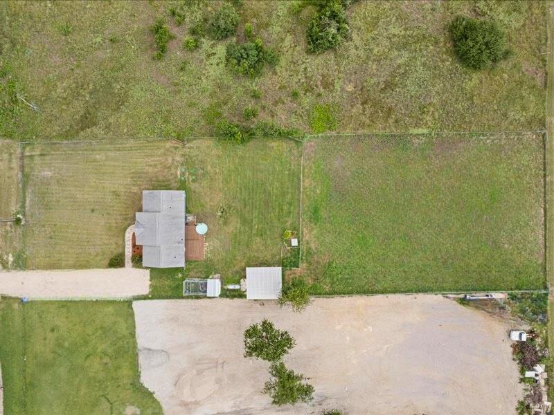 150 Evangeline Ln, Hutto, TX 78634