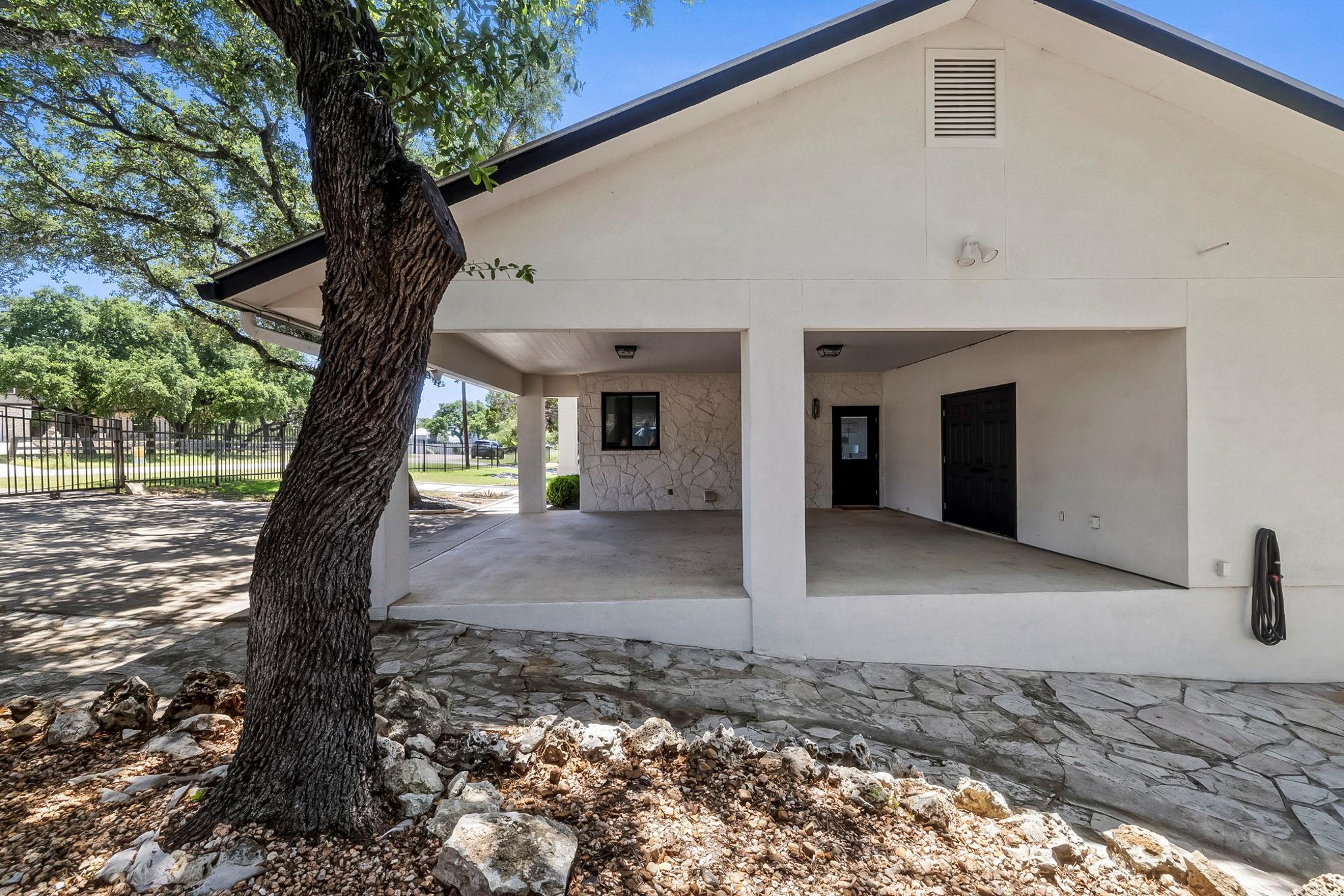 1242 Stagecoach Dr, Canyon Lake, TX 78133