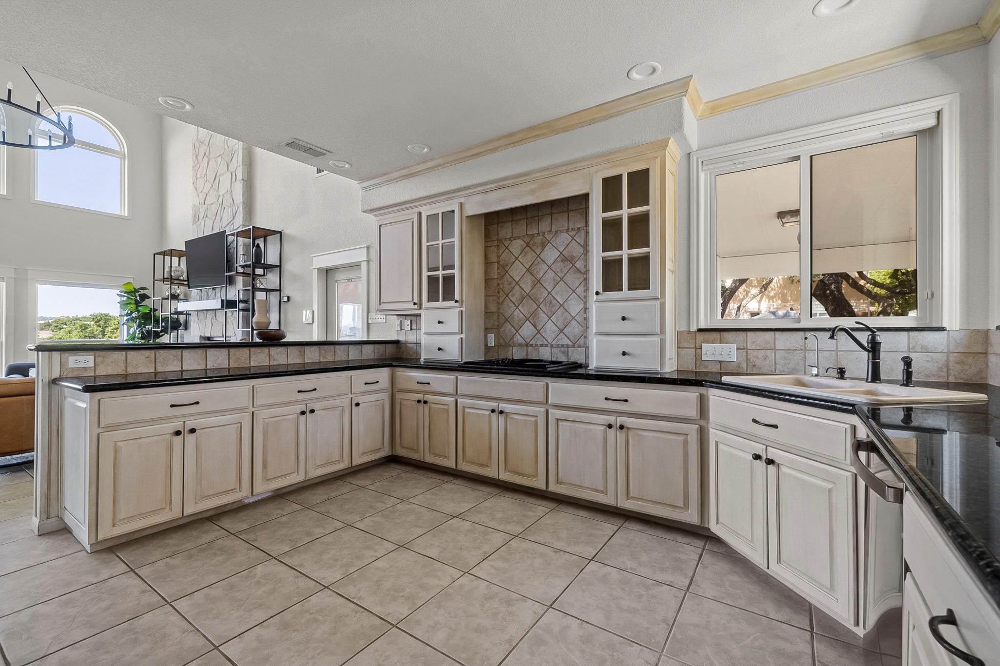 1242 Stagecoach Dr, Canyon Lake, TX 78133