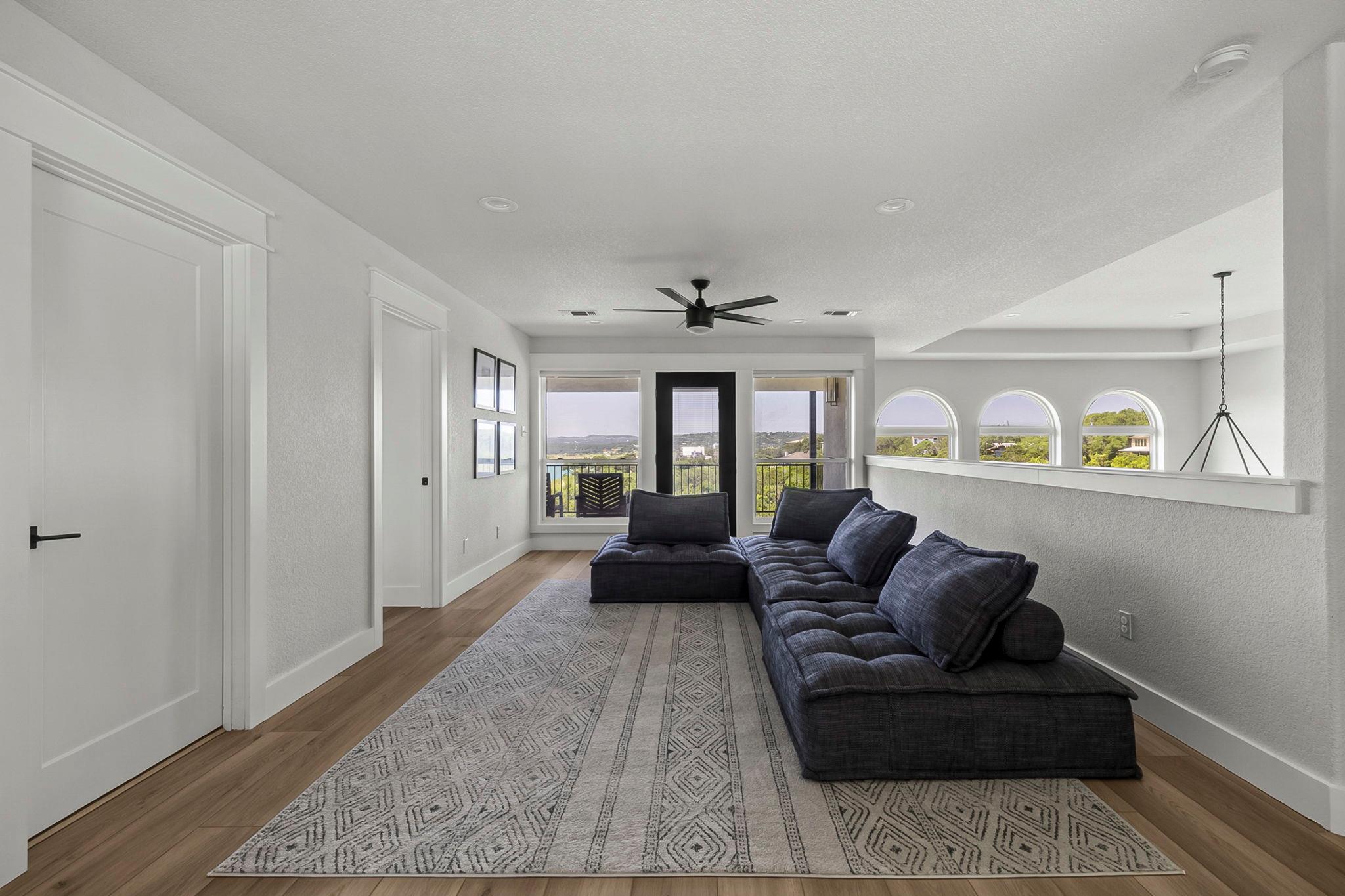 1242 Stagecoach Dr, Canyon Lake, TX 78133