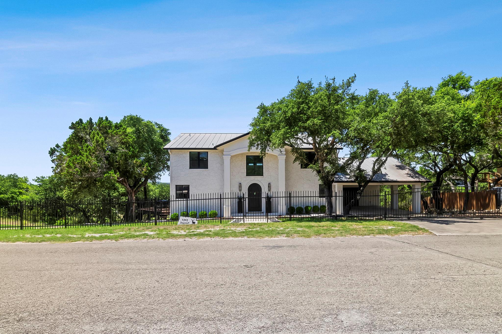 1242 Stagecoach Dr, Canyon Lake, TX 78133