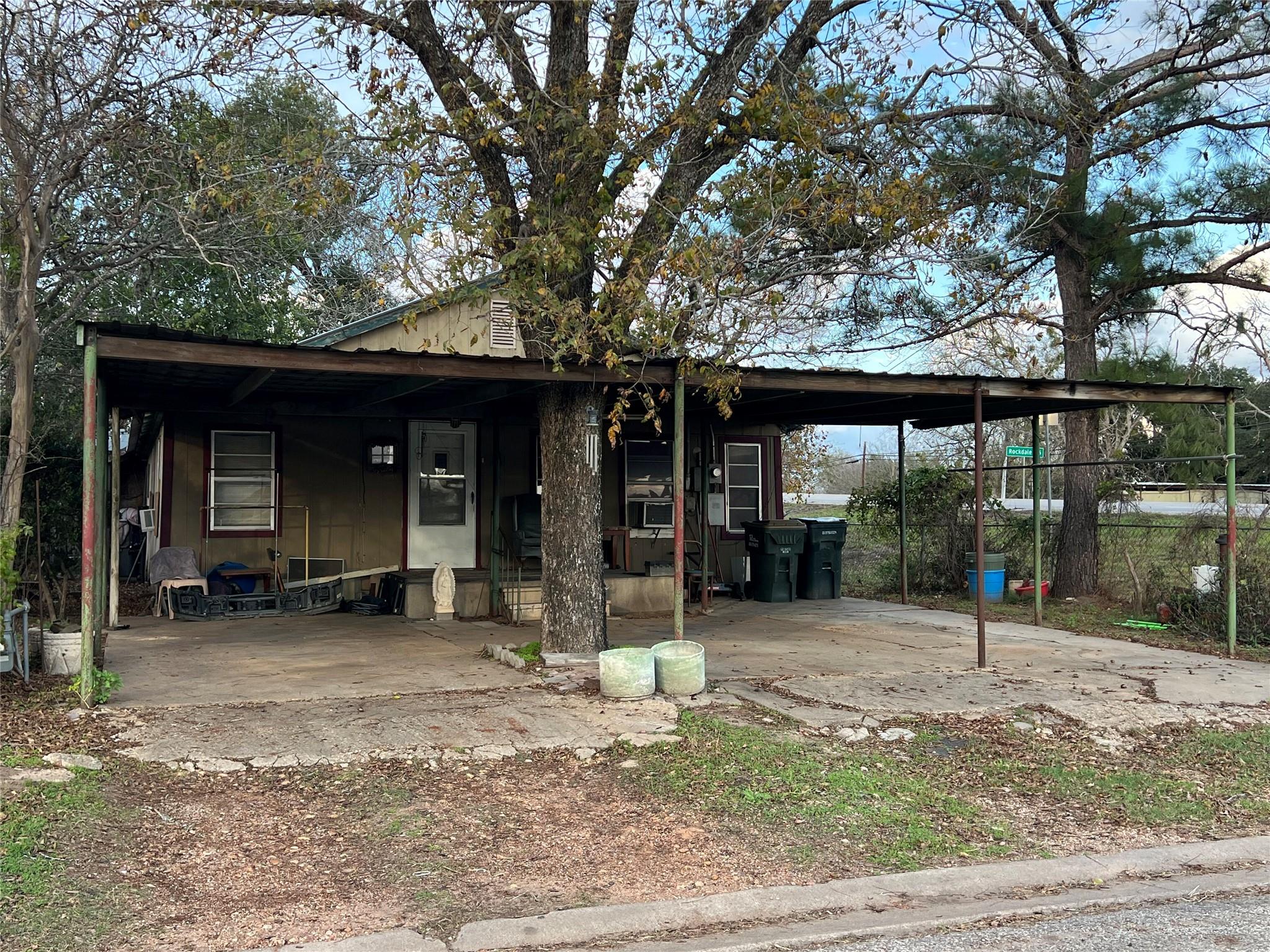 109 W Crockett St, Giddings, TX 78942