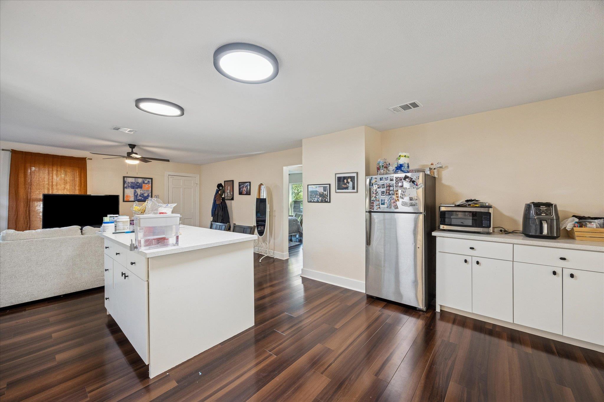 907 E 53rd St, Austin, TX 78751