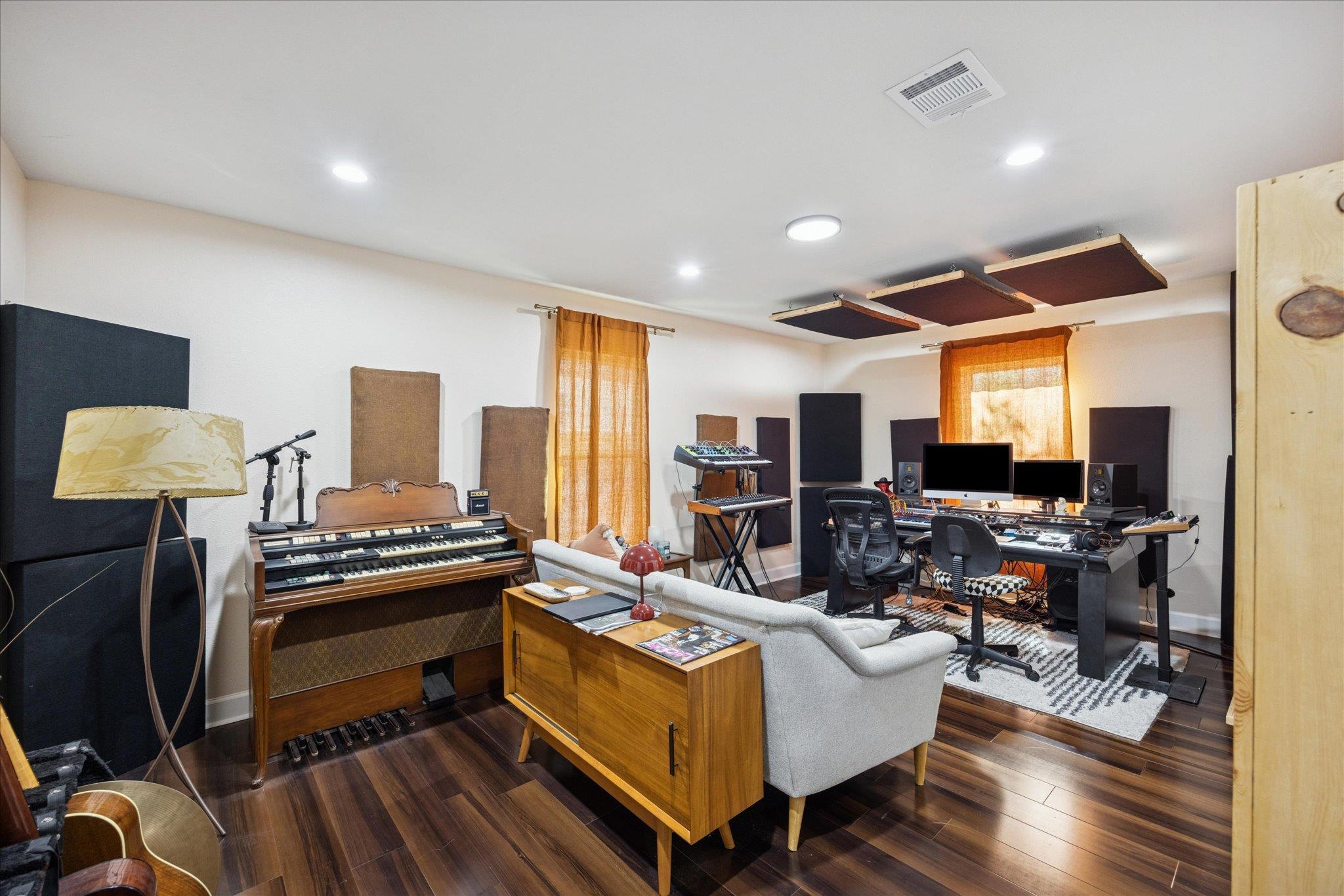 907 E 53rd St, Austin, TX 78751