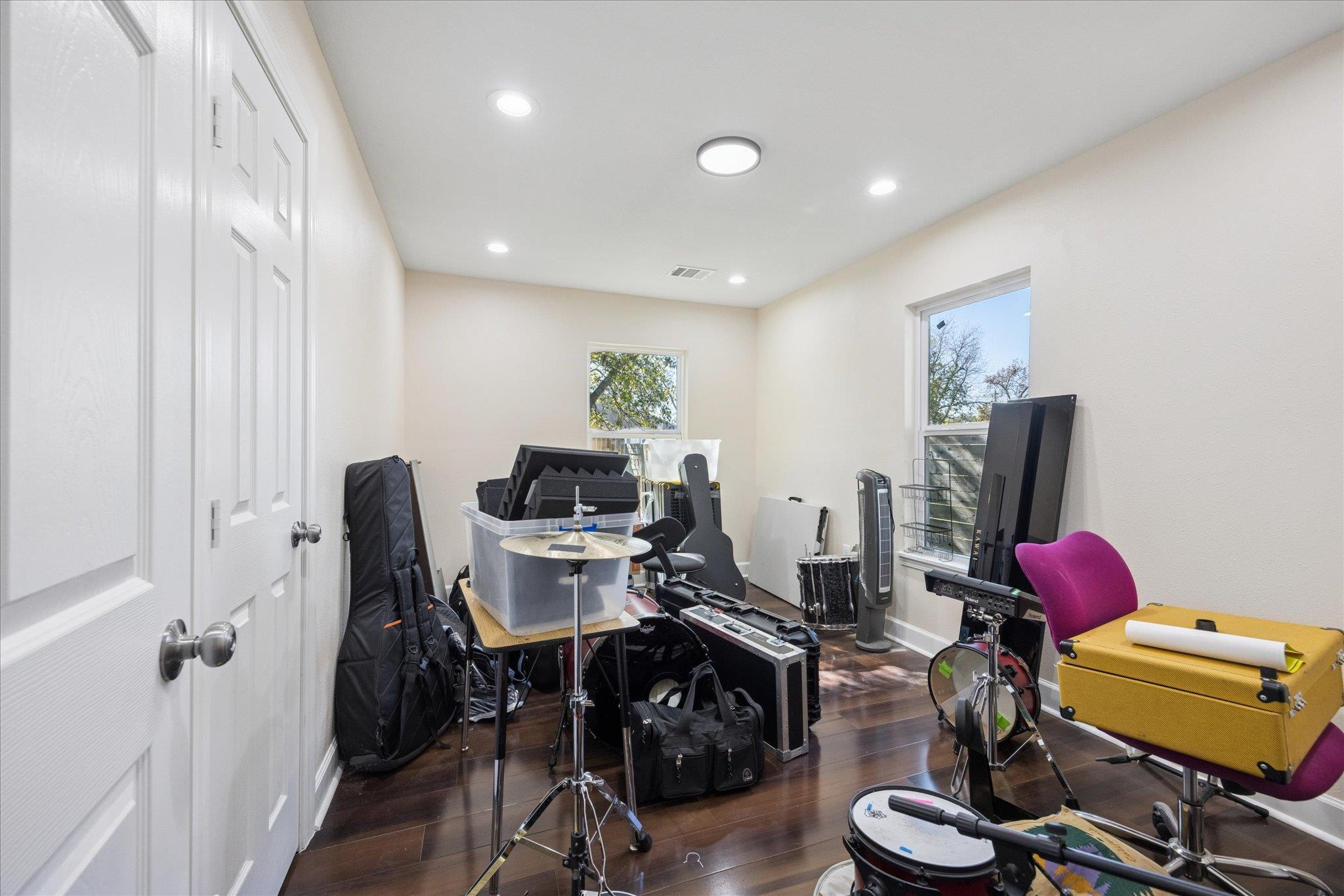 907 E 53rd St, Austin, TX 78751
