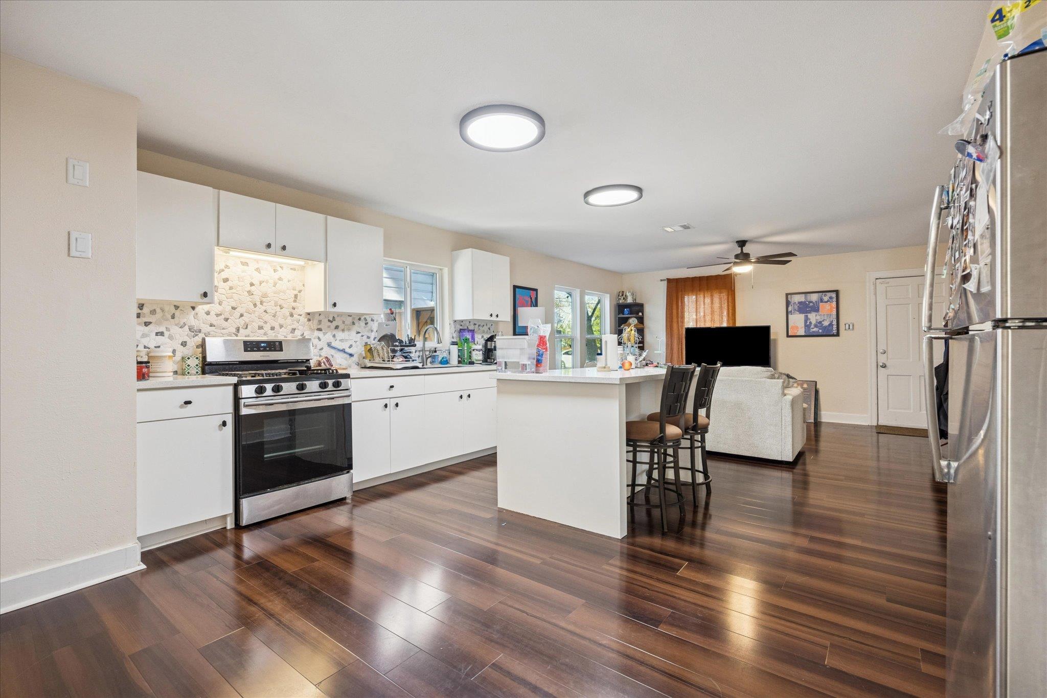 907 E 53rd St, Austin, TX 78751