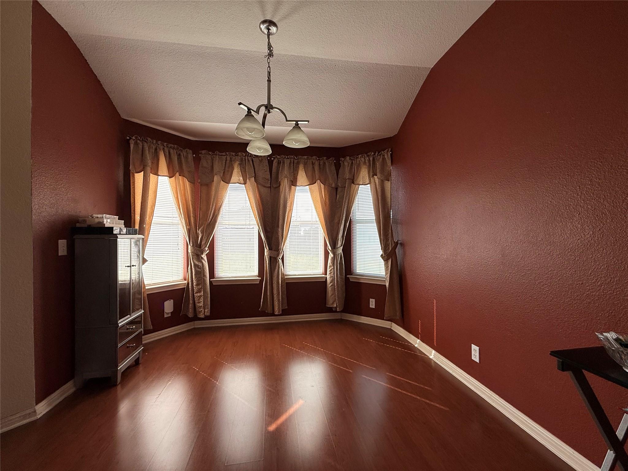411 Estate Dr, Hutto, TX 78634