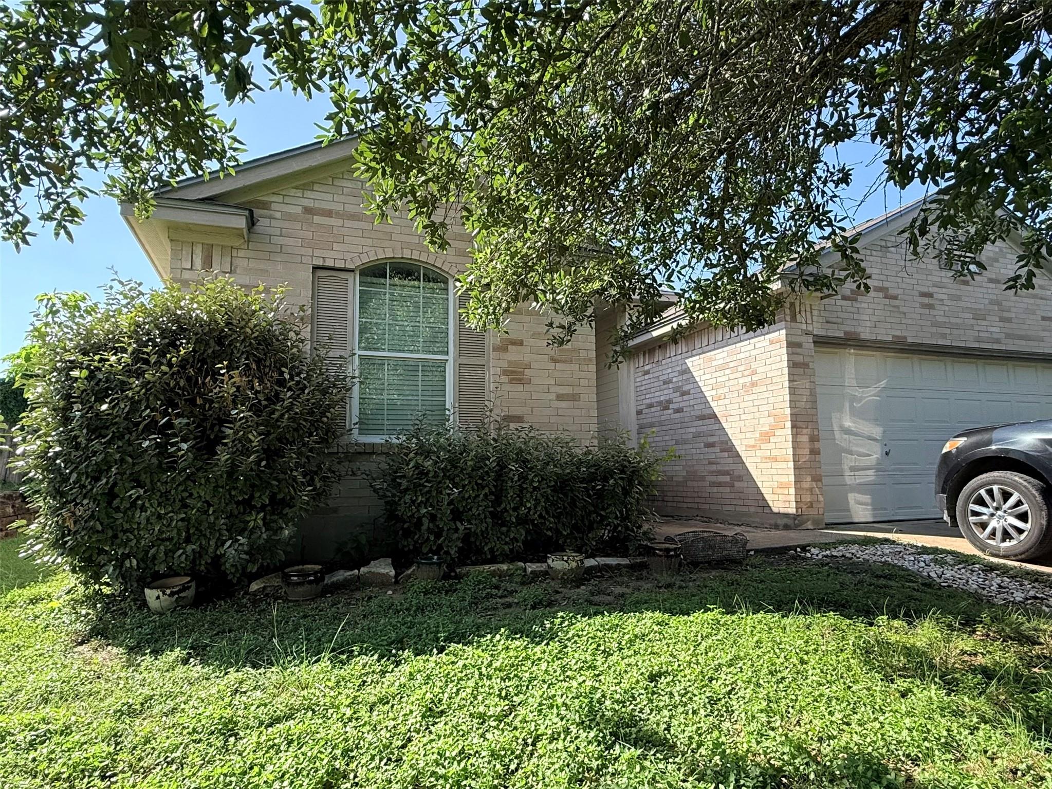411 Estate Dr, Hutto, TX 78634