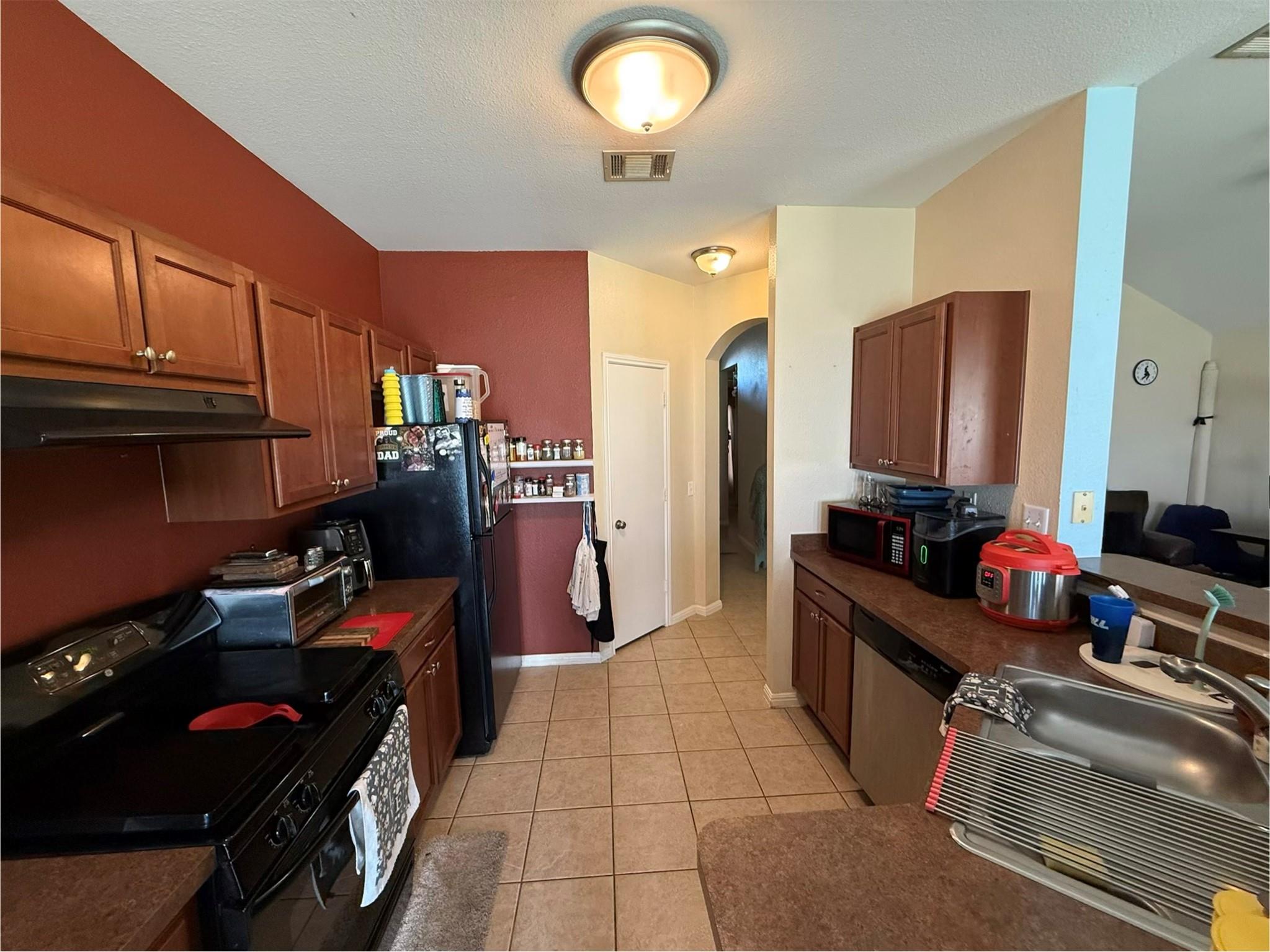 411 Estate Dr, Hutto, TX 78634