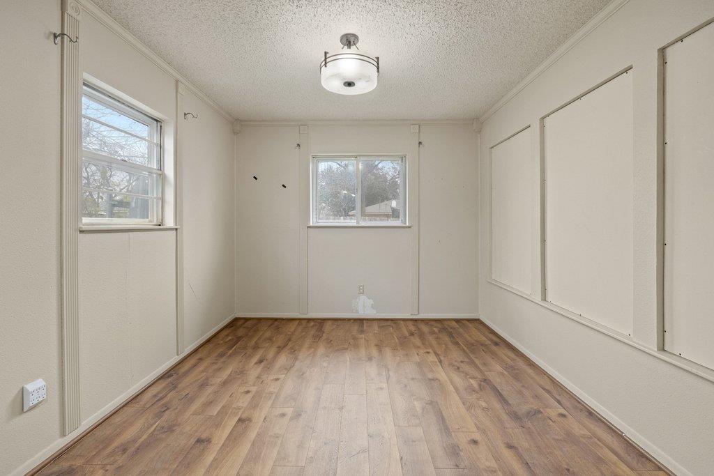 2204 Smith Ave, Taylor, TX 76574