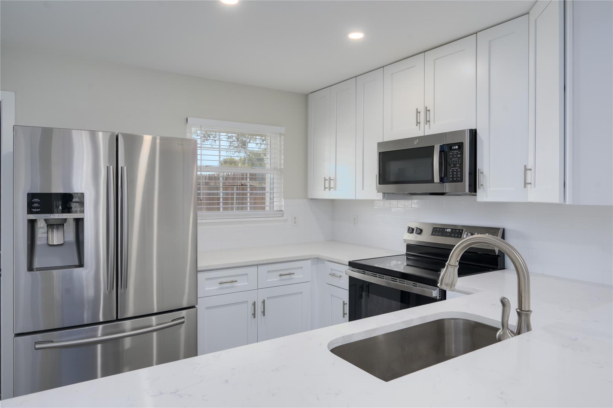15302 Cavalier Canyon Dr # B, Lakeway, TX 78734