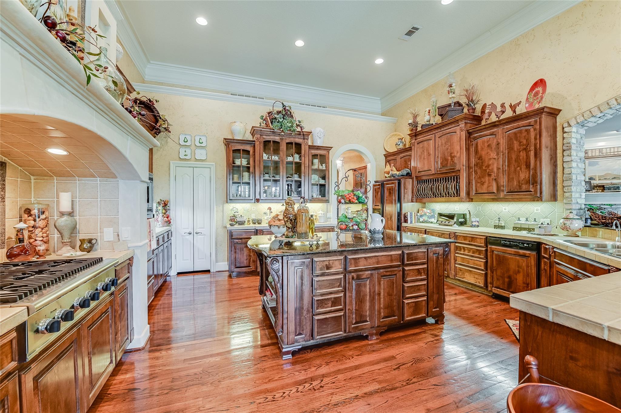 8611 Young Ln, Austin, TX 78737