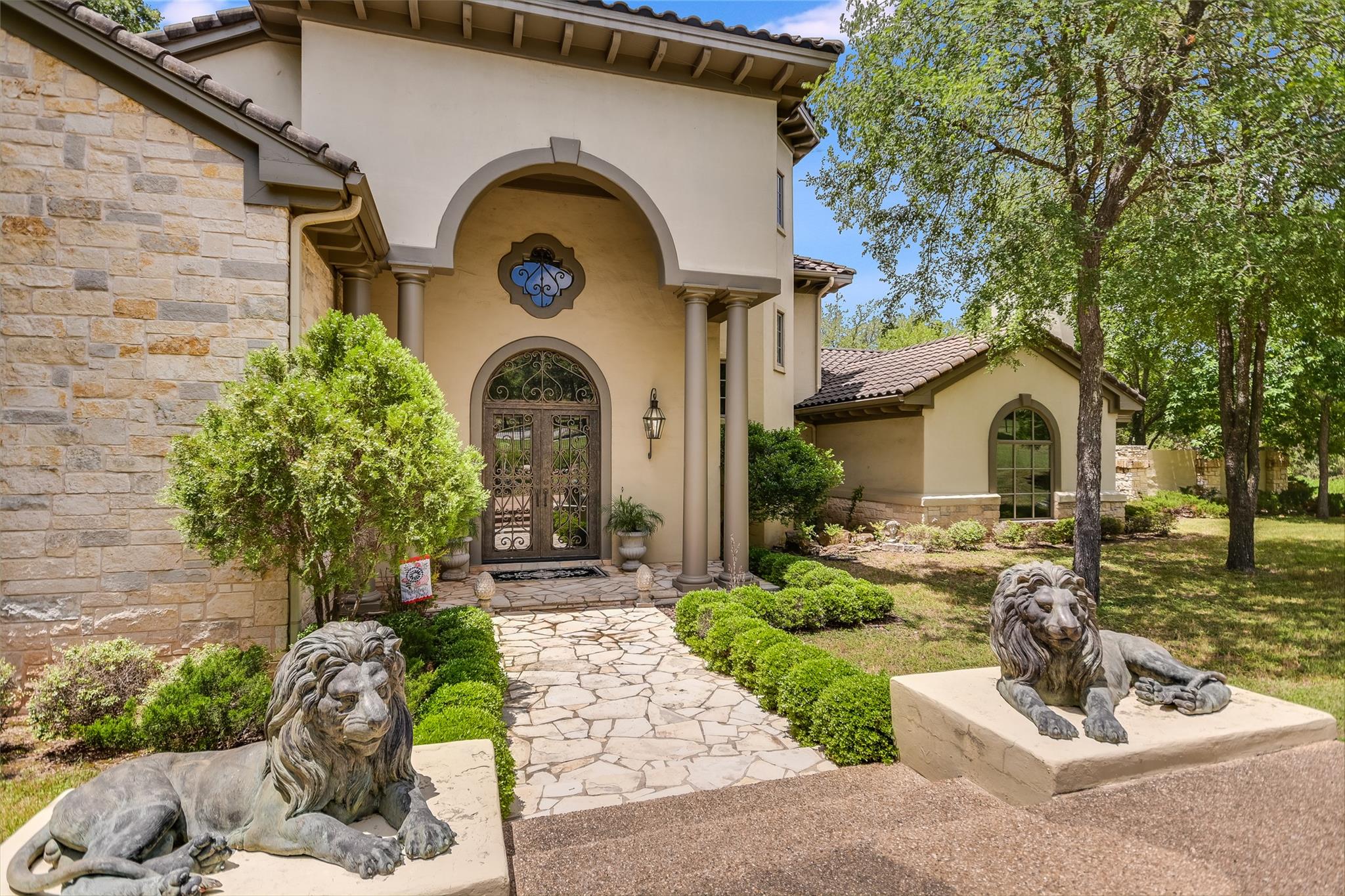8611 Young Ln, Austin, TX 78737