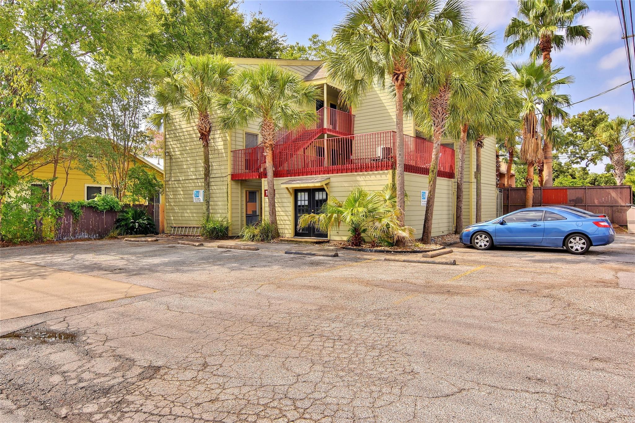 105 E 38th St # 303, Austin, TX 78705