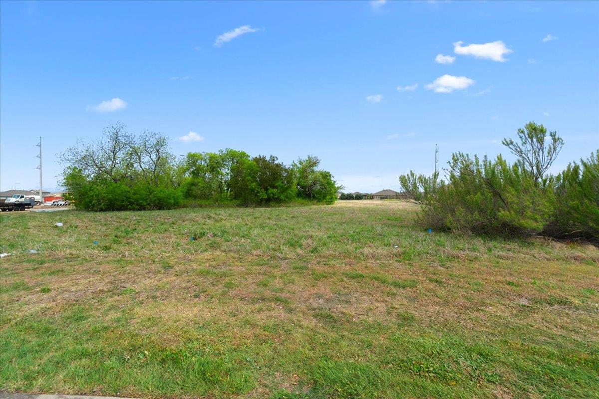 101 Mager Ln, Hutto, TX 78634