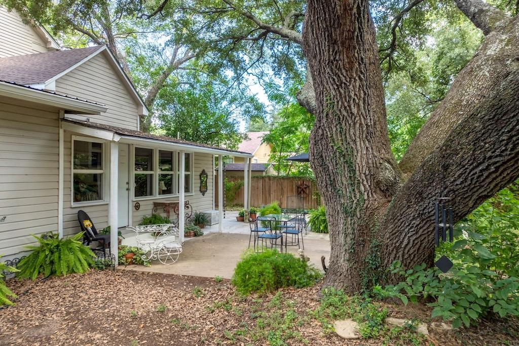 114 N College St, Gonzales, TX 78629