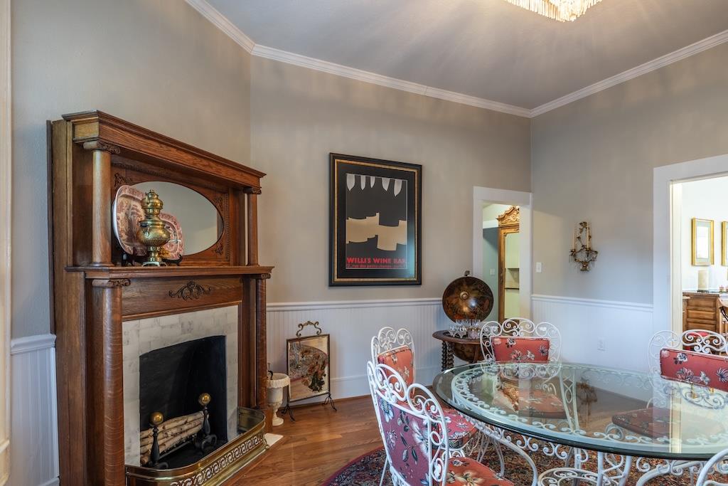 114 N College St, Gonzales, TX 78629