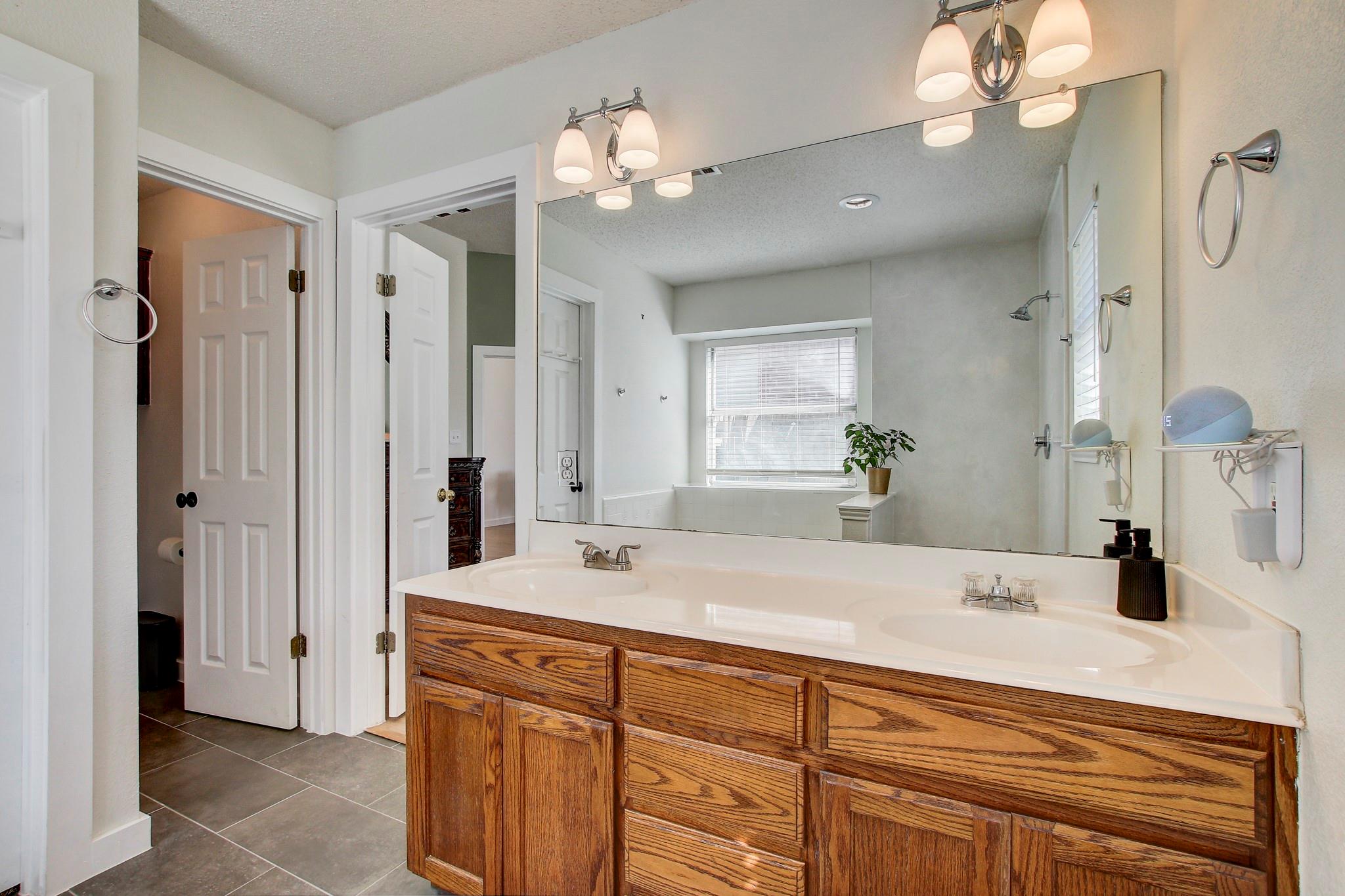 806 Ridge View Dr, Leander, TX 78641