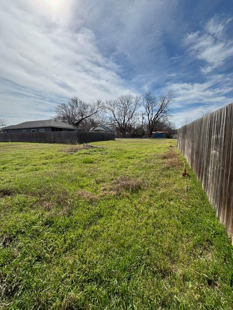 612 Briggs St, Lampasas, TX 76550