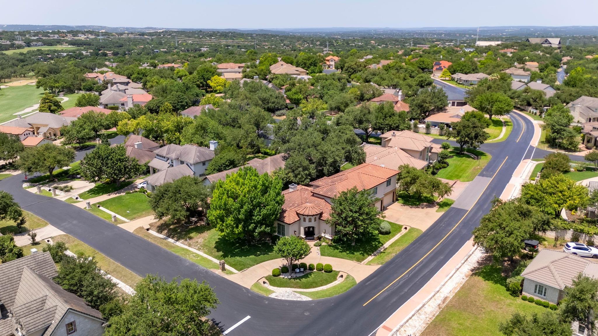 7 Sunview Rd, The Hills, TX 78738