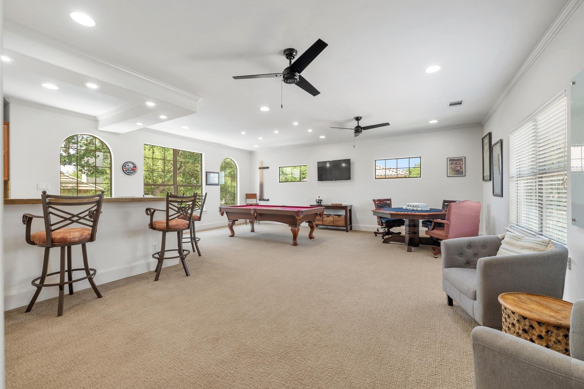 7 Sunview Rd, The Hills, TX 78738