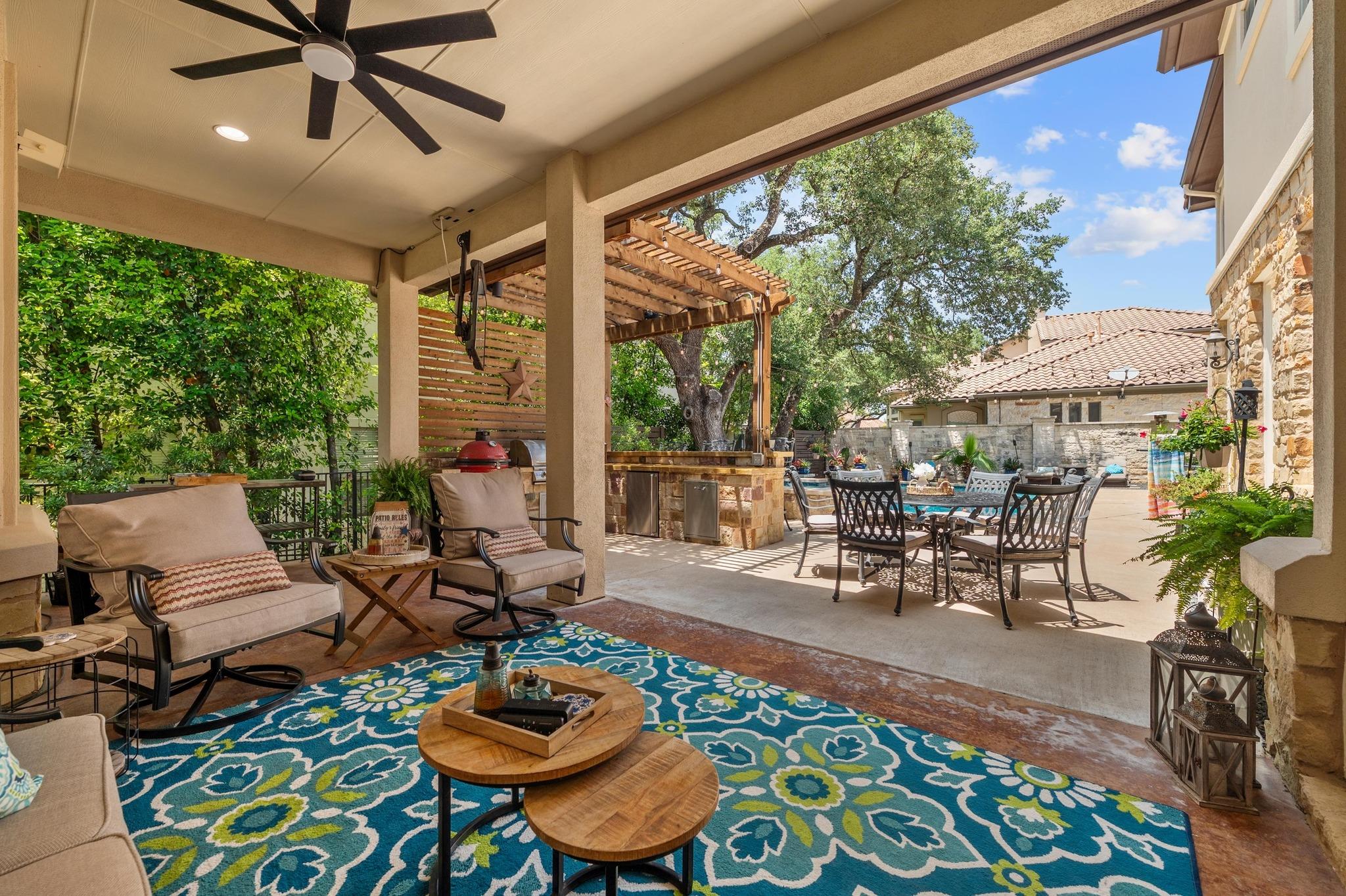 7 Sunview Rd, The Hills, TX 78738