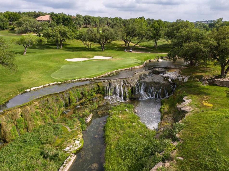 7 Sunview Rd, The Hills, TX 78738