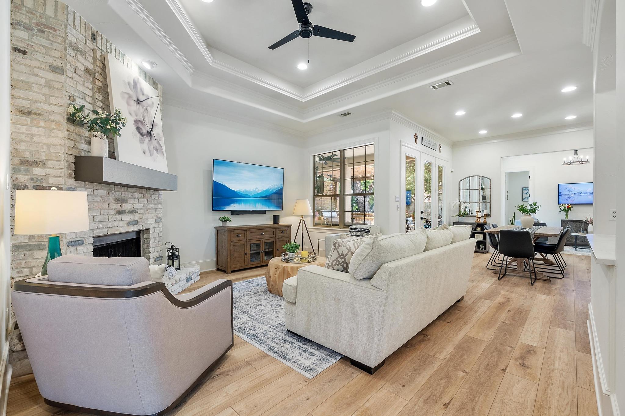 7 Sunview Rd, The Hills, TX 78738