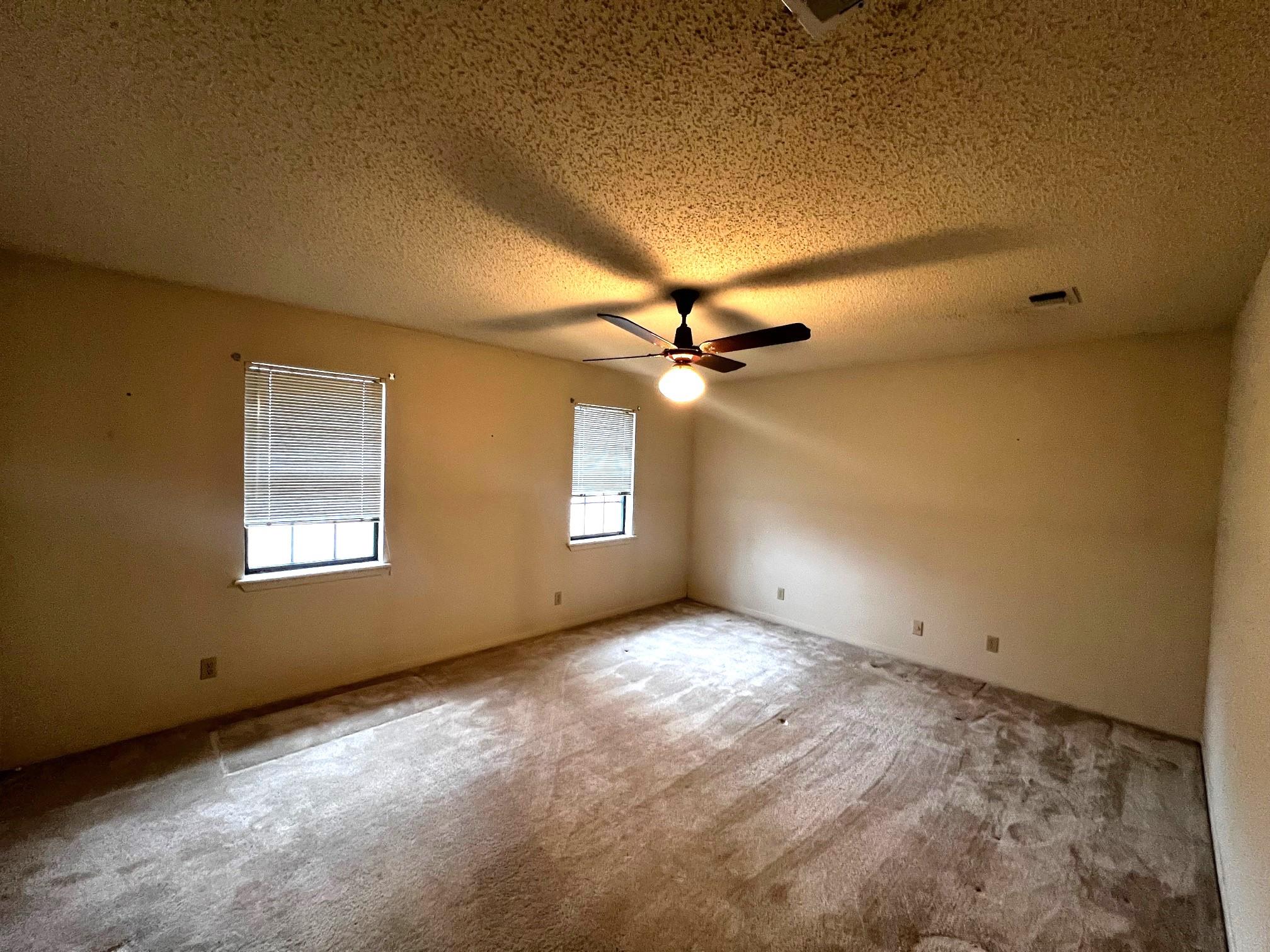 180 Steven Ct, La Grange, TX 78945