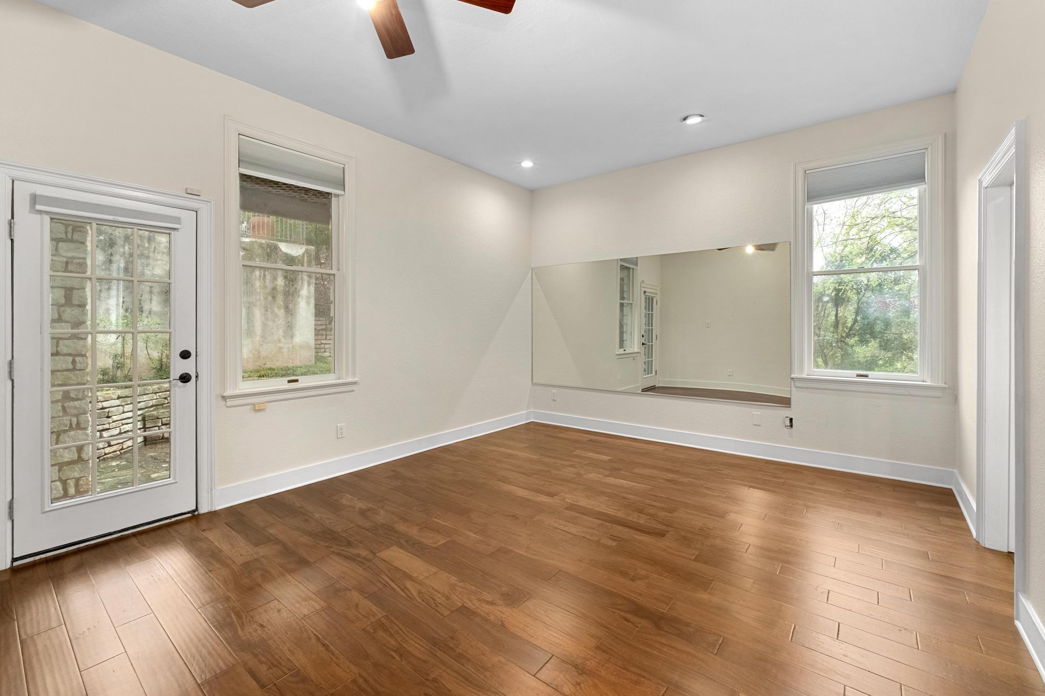 104 S Weston Ln, Austin, TX 78733
