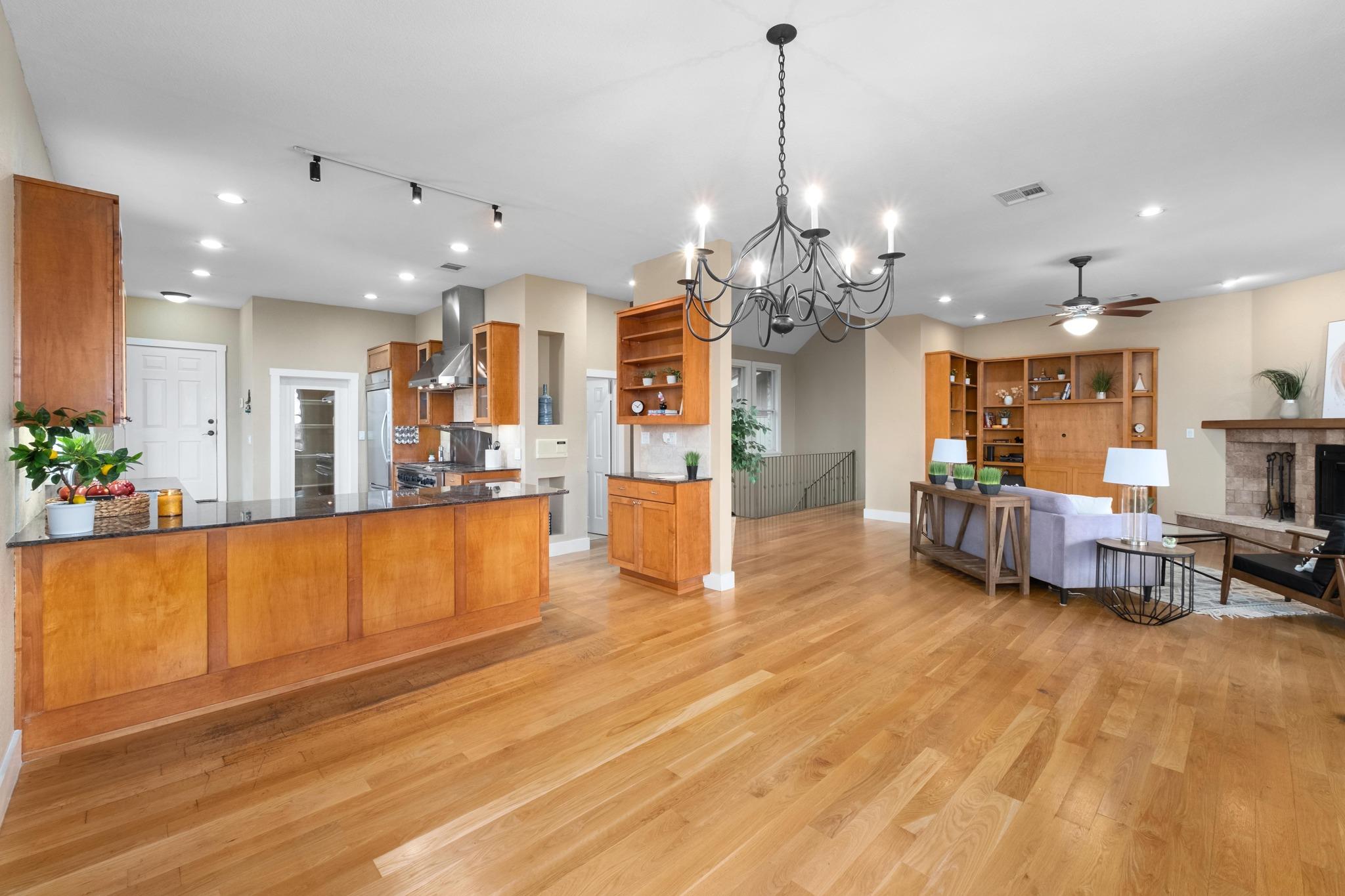 104 S Weston Ln, Austin, TX 78733