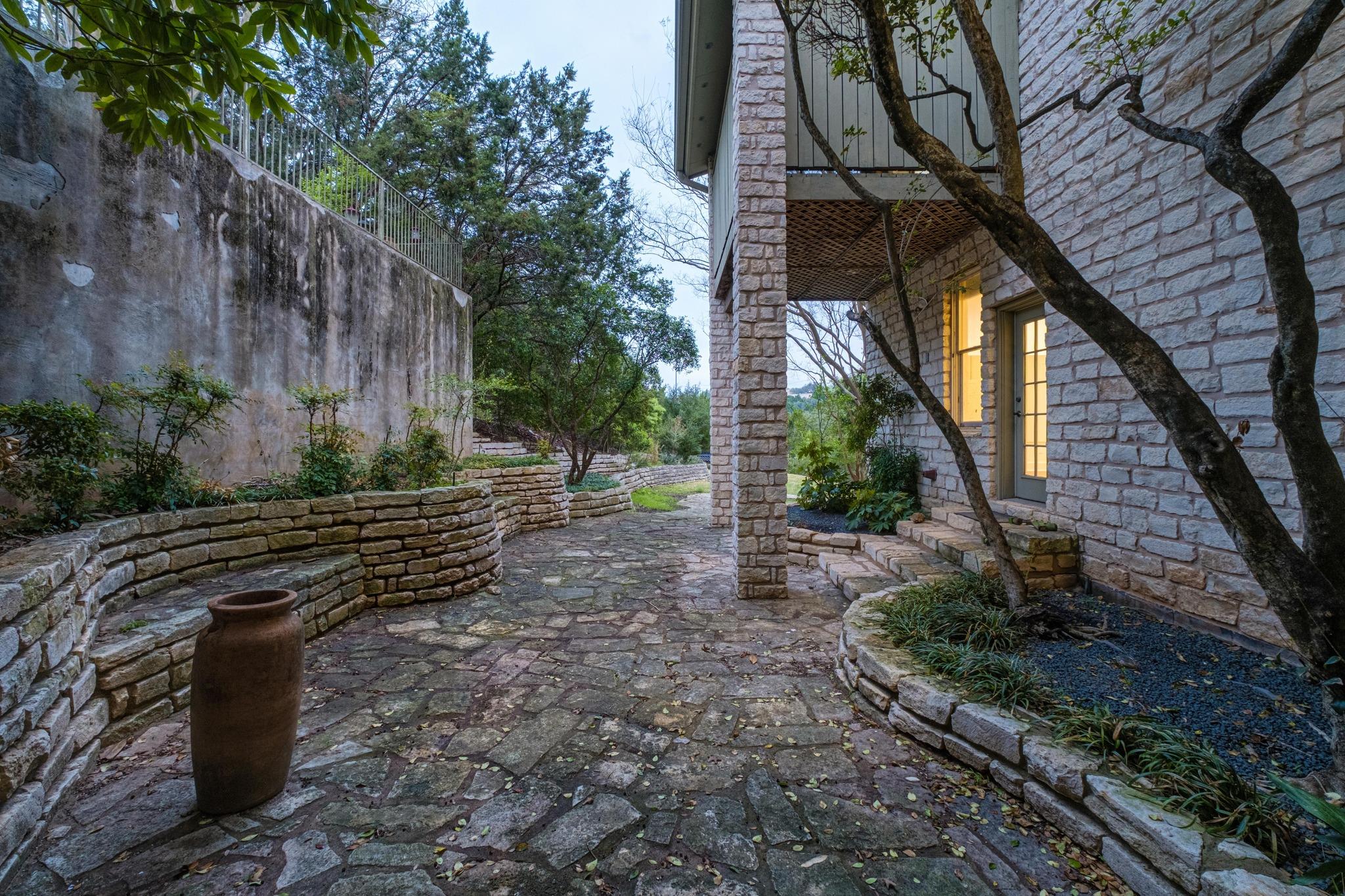 104 S Weston Ln, Austin, TX 78733