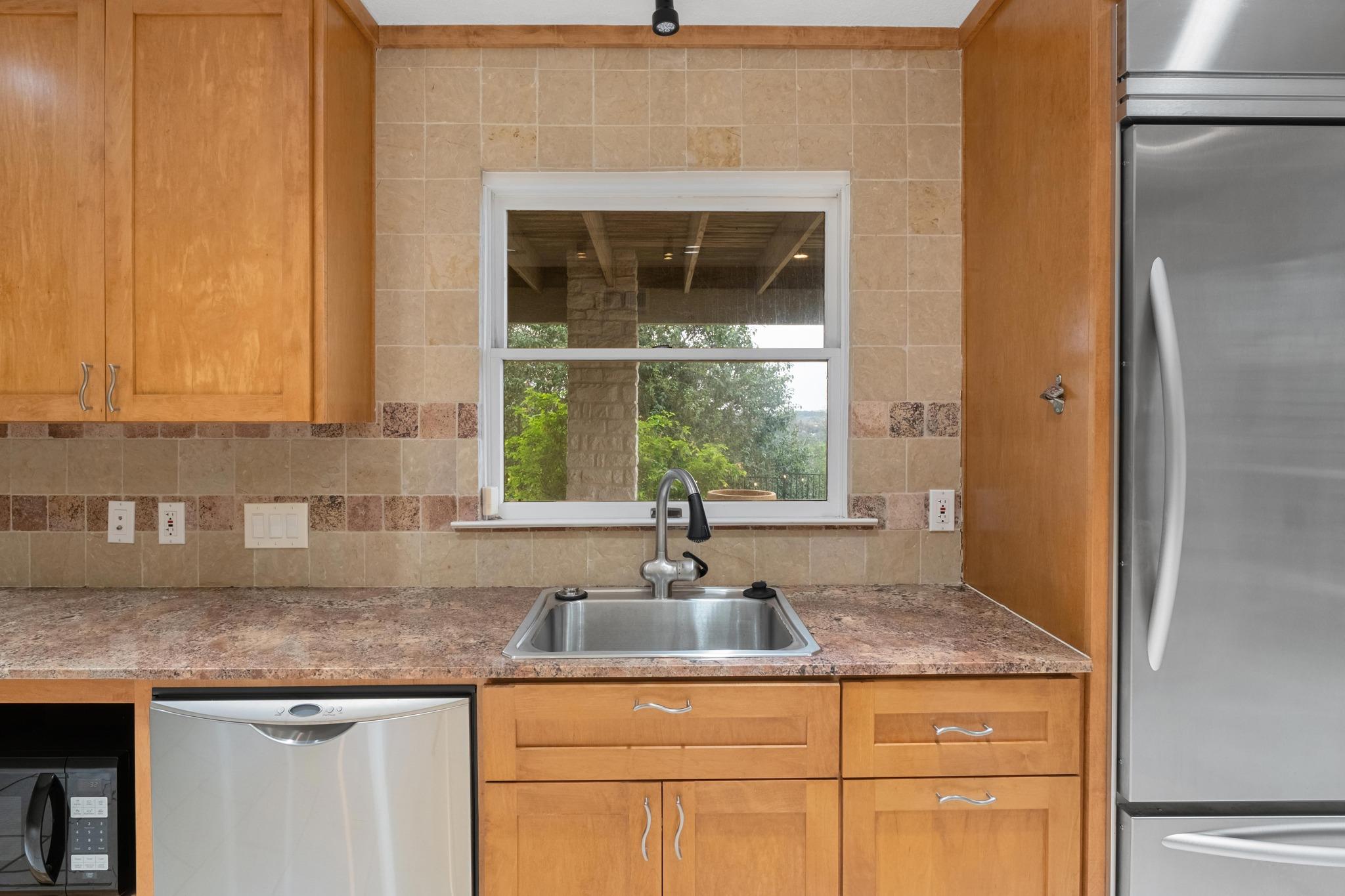104 S Weston Ln, Austin, TX 78733