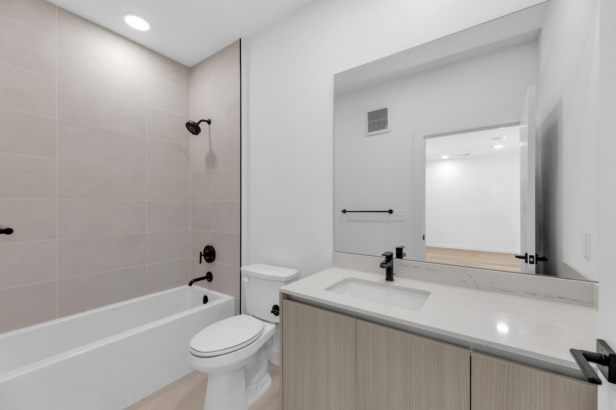 2209 S 1st St # 231, Austin, TX 78704