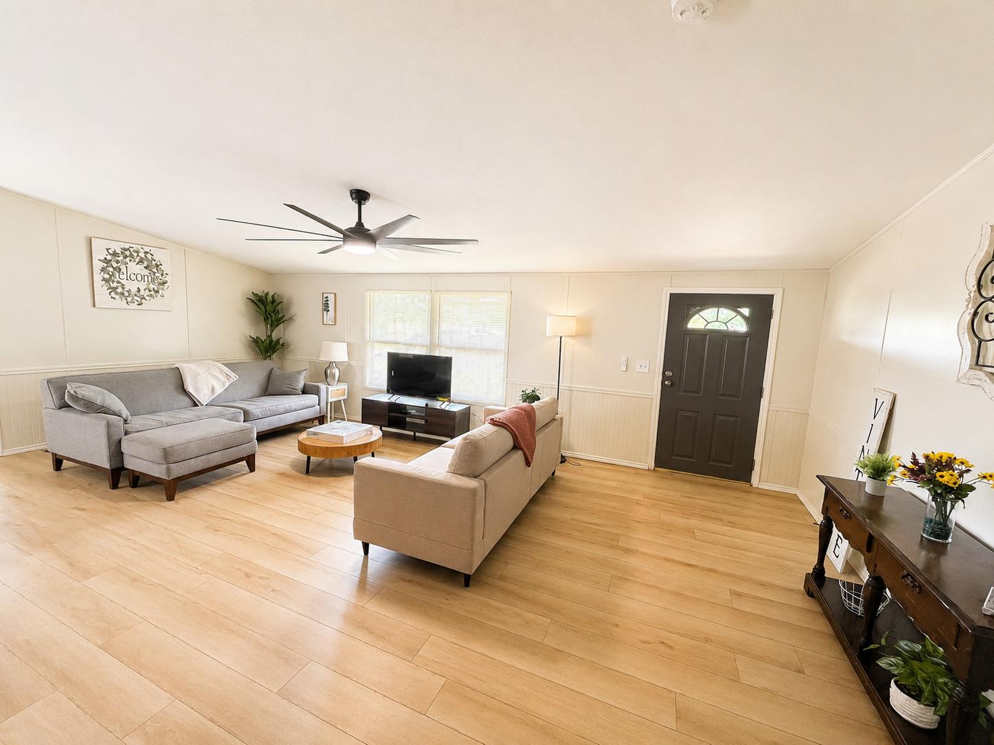 160 Indian Trl, Lockhart, TX 78644
