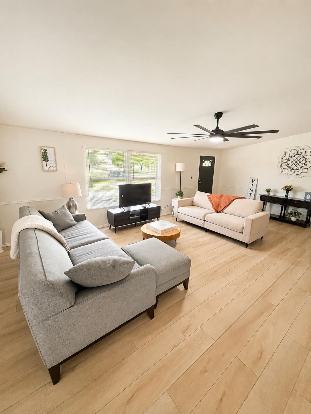 160 Indian Trl, Lockhart, TX 78644