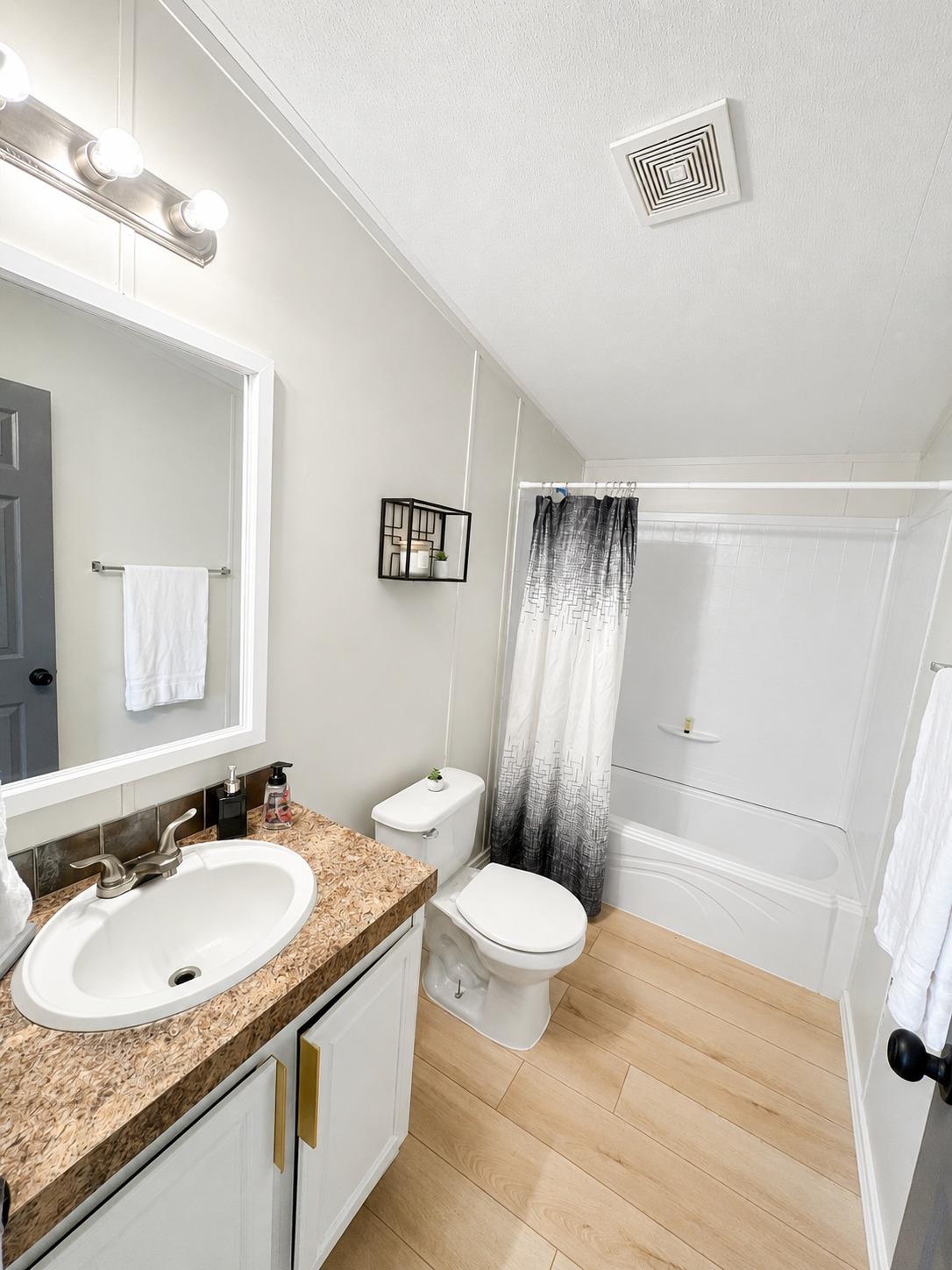 160 Indian Trl, Lockhart, TX 78644