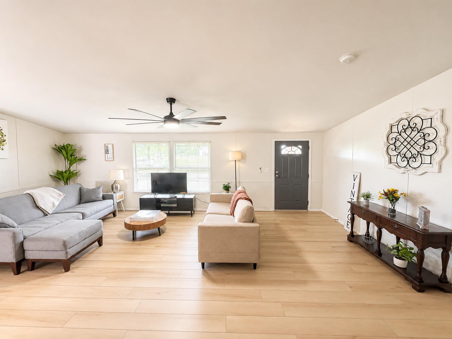 160 Indian Trl, Lockhart, TX 78644