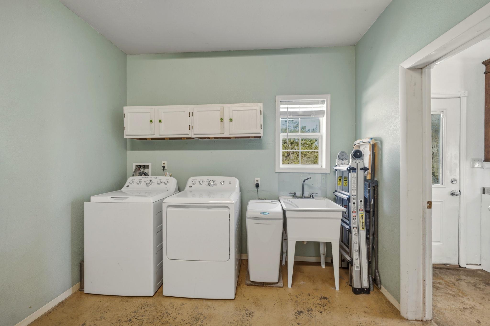 1301 Altwein Rd, Blanco, TX 78606