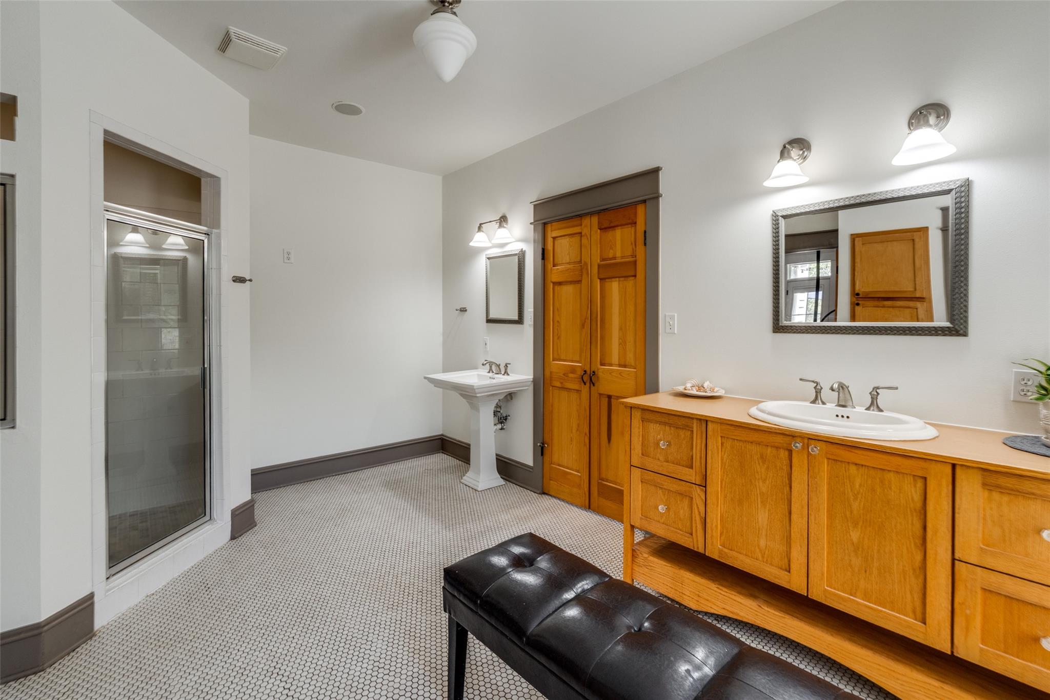 133 Concho Dr, Cedar Creek, TX 78612