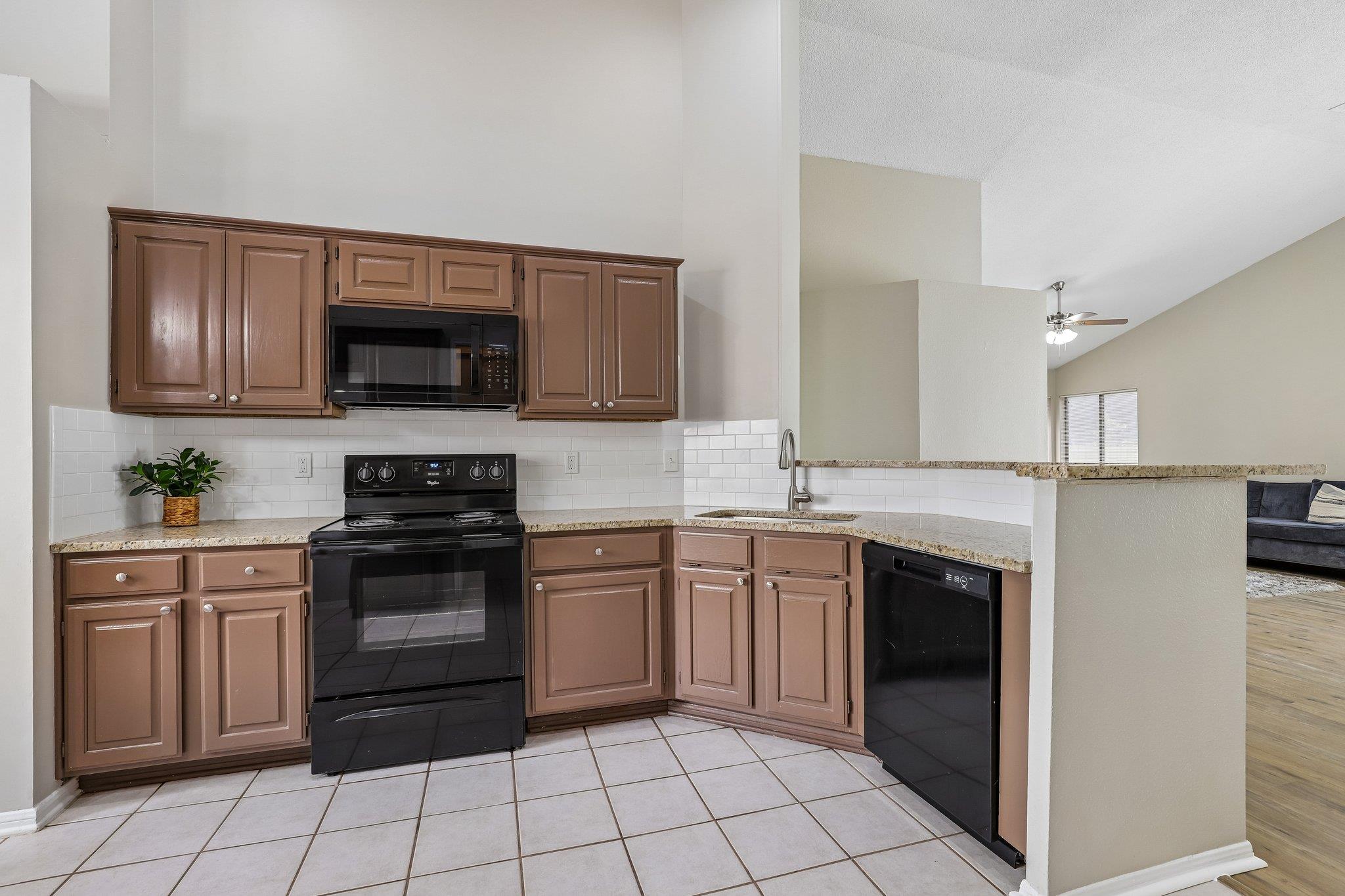 305 Hornbean Ln, Cibolo, TX 78108