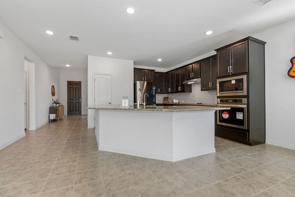 631 Breeze Hollow Ln, Georgetown, TX 78628