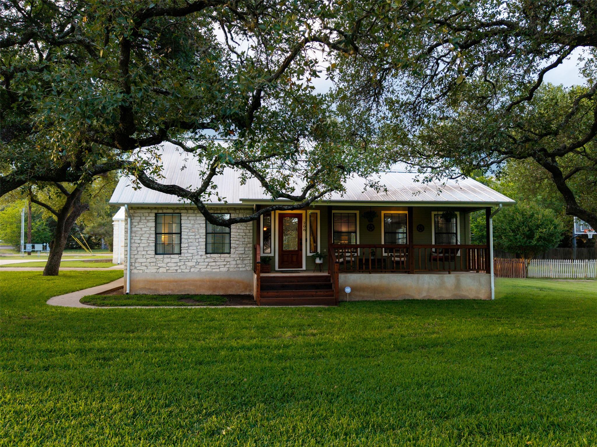 208 Willet Dr, Buda, TX 78610